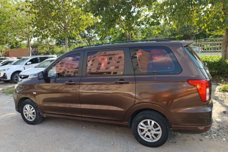 五菱汽车 五菱宏光 2018款 1.5L S舒适型L2B车身外观4