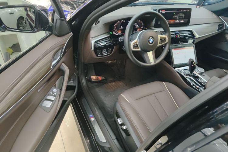 宝马5系 2022款 改款 530Li 领先型 M运动套装中控内饰20