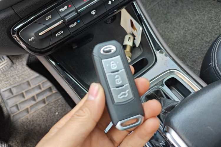 广汽传祺 传祺GA4 2018款 200T 自动尊享版中控内饰11