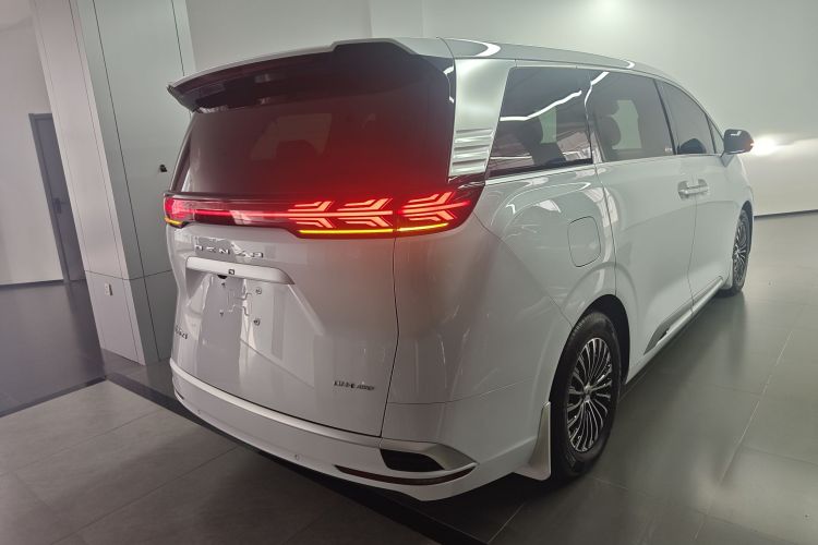 腾势D9 2024款 DM-i 980 四驱尊贵型车身外观7