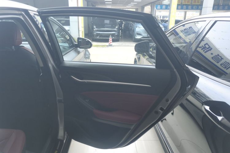 长安 逸动 2021款 PLUS 蓝鲸NE 1.4T GDI DCT尊贵型中控内饰45