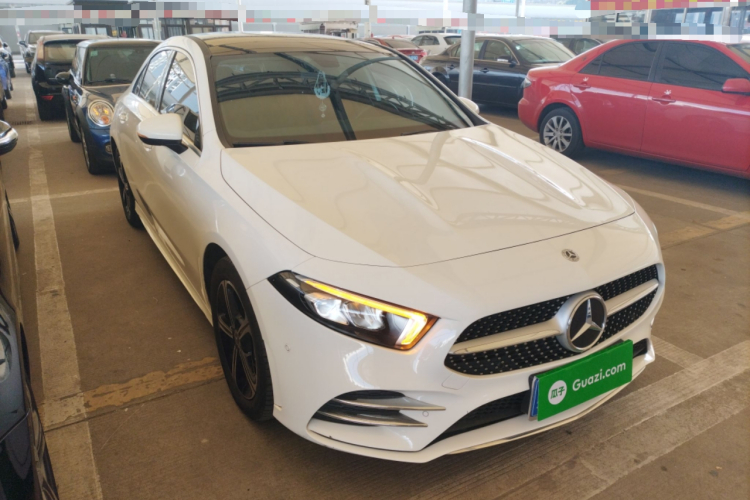 奔驰A级 2022款 改款二 A 200 L 运动轿车时尚型车身外观3