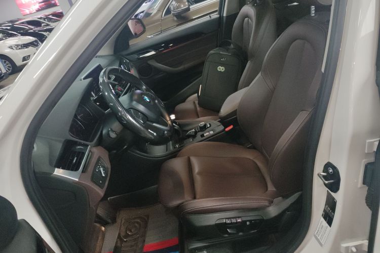 宝马X1 2020款 sDrive20Li 时尚型中控内饰19