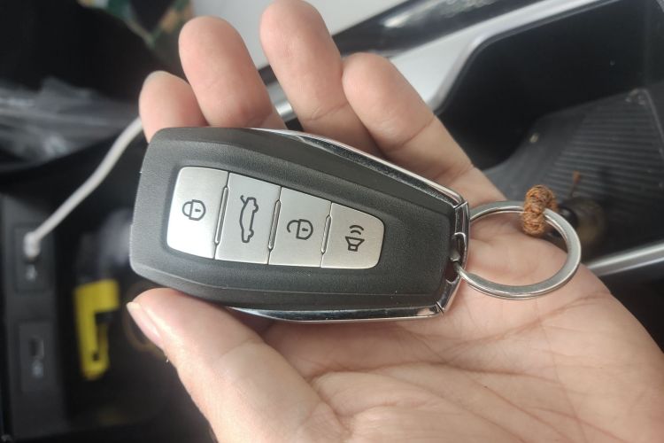 吉利几何E萤火虫 2024款 401km 萤光中控内饰11