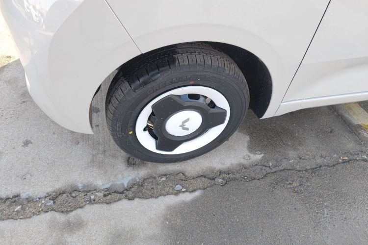 五菱汽车 宏光MINIEV 2024款 第三代 215km 青春版车身外观6007