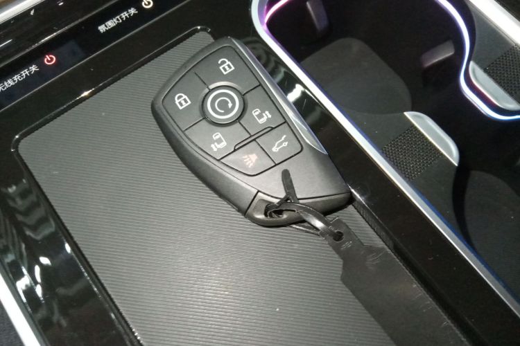 别克GL8新能源 2025款 陆尚 尊享版 7座中控内饰11