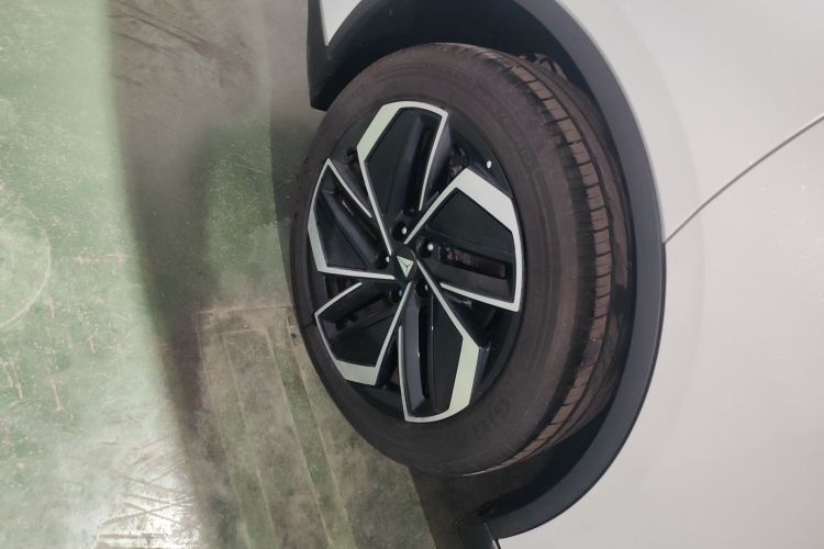 深蓝汽车 深蓝L07 2026款 550Ultra华为乾崑ADS SE版车身外观6008