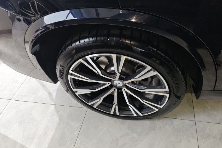 宝马X5 2023款 xDrive 40Li M运动曜夜套装车身外观6008