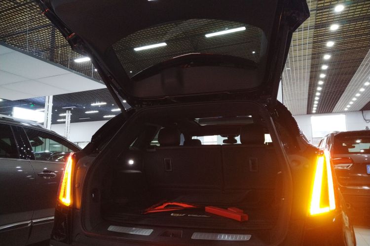 凯迪拉克XT5 2022款 2.0T 四驱豪华型（蜂鸟版）机舱底盘23