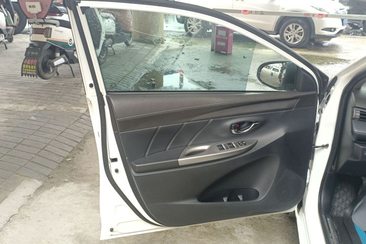 丰田 YARiS L 致炫 2015款 1.5E 自动魅动版中控内饰7007