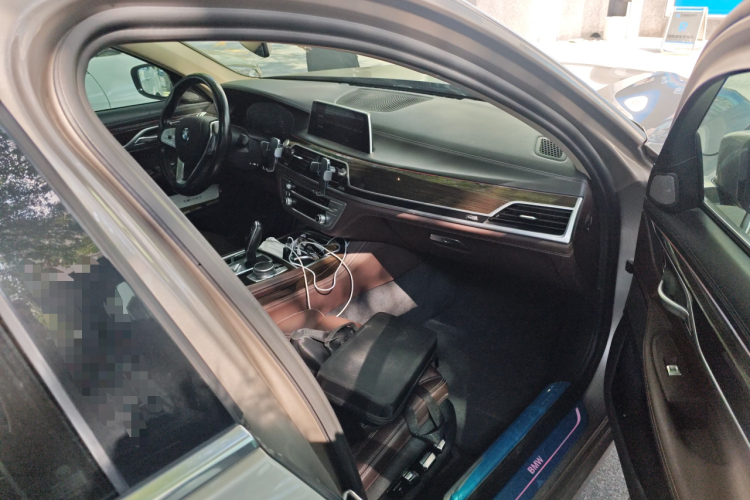 宝马7系 2019款 730Li 豪华套装局部细节9005