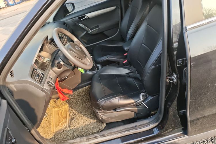 大众 朗逸 2013款 改款经典 1.6L 手动风尚版中控内饰19