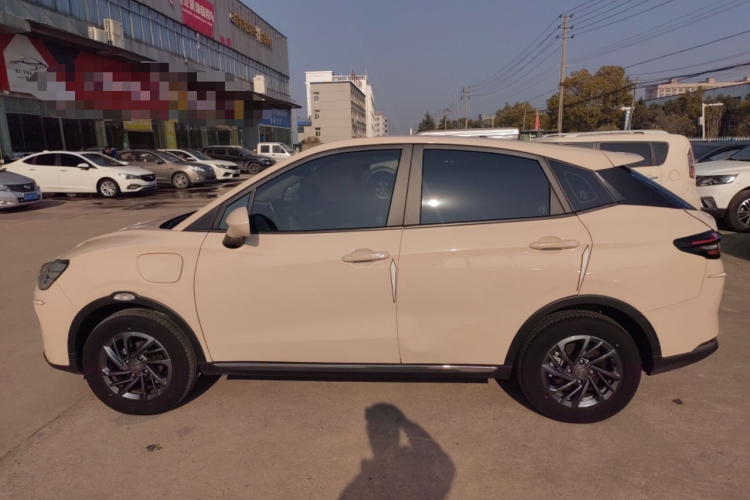 哪吒汽车 哪吒AYA 2023款 318 Lite车身外观4