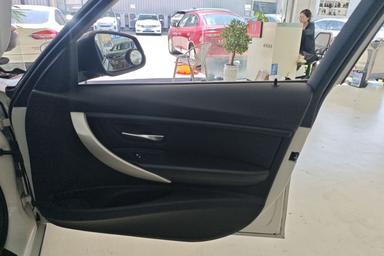 宝马3系 2016款 320Li 进取型中控内饰42