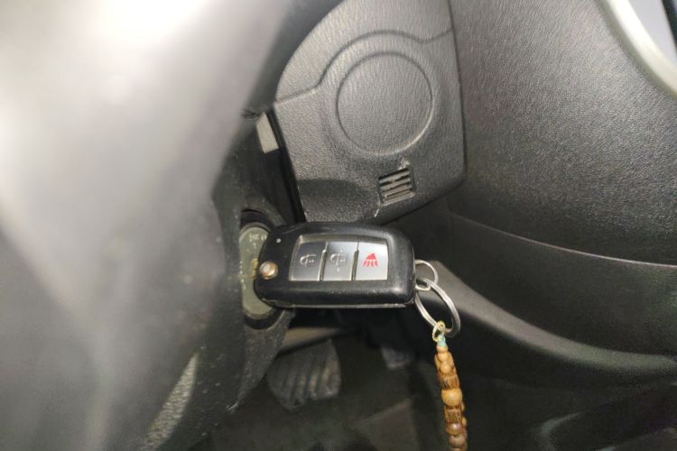 日产 玛驰 2010款 1.5L 自动易炫版中控内饰11