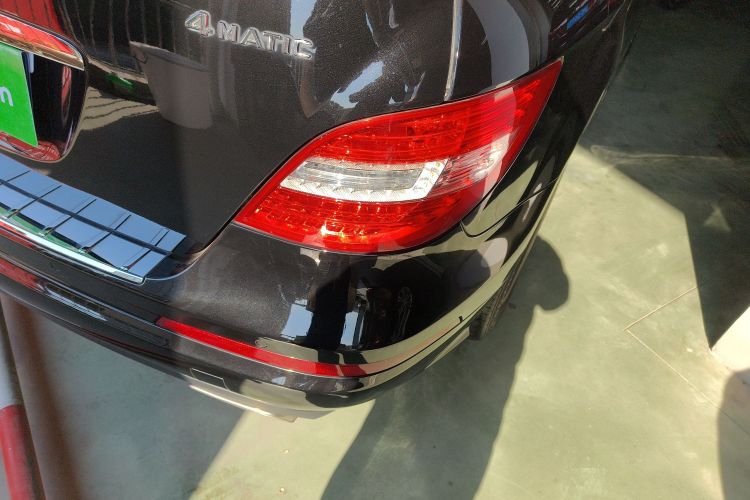 奔驰R级 2017款 R 320 4MATIC 商务型臻藏版车身外观9