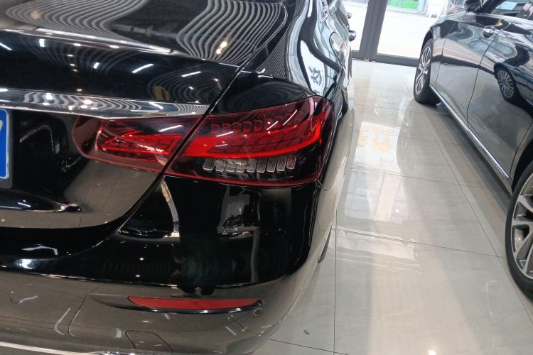 奔驰E级 2021款 改款 E 300 L 时尚型车身外观9