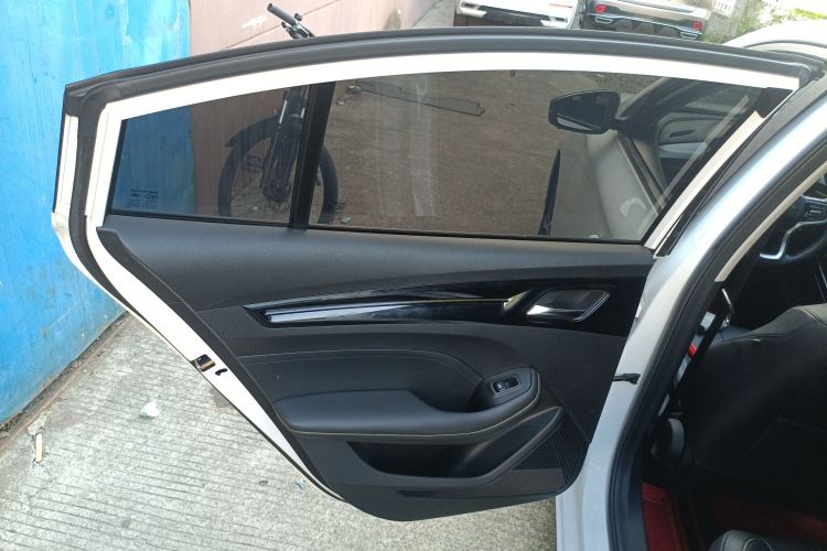 荣威i5 2021款 改款 1.5L CVT钻石版中控内饰7008