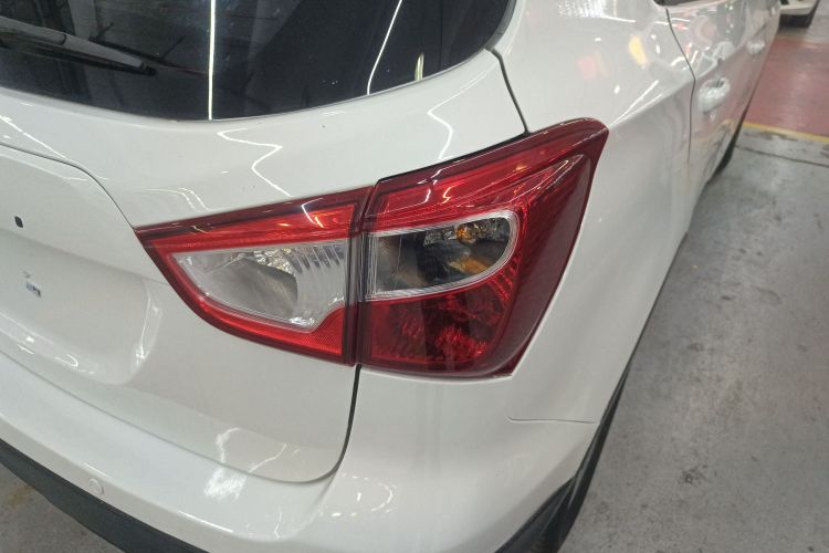 铃木 锋驭 2014款 1.6L CVT两驱精英型车身外观9