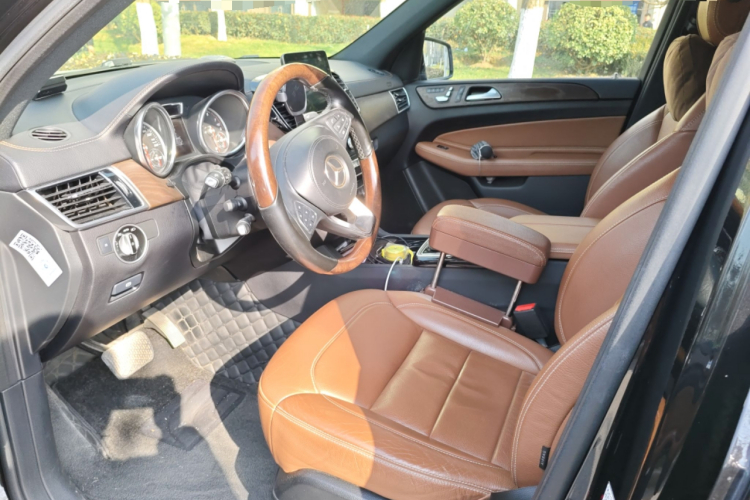 奔驰GLS  GLS 400 4MATIC豪华型中控内饰19