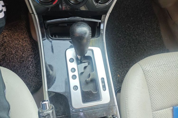 马自达6 2012款 2.0L 自动时尚型中控内饰18