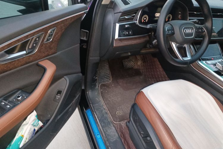 奥迪Q7 2023款 55 TFSI quattro S line运动型中控内饰20