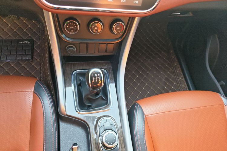 北汽幻速S3 2016款 S3L 1.5L 手动尊享型中控内饰18