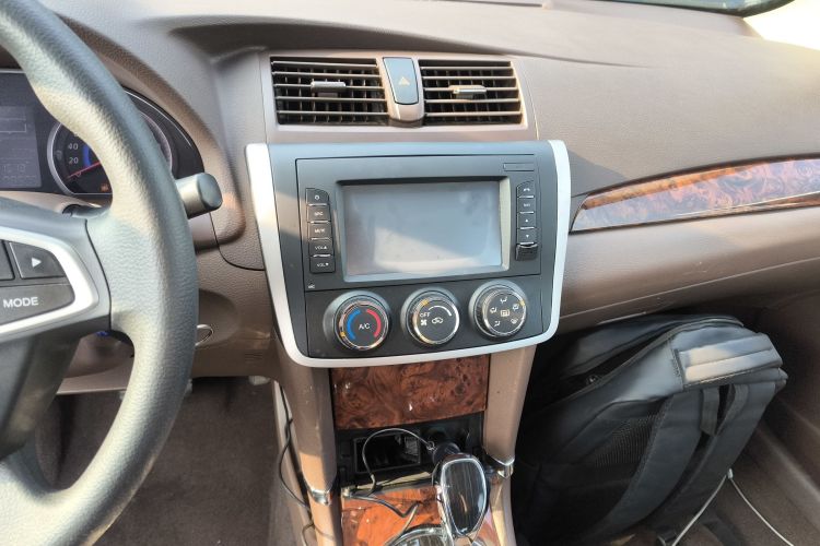 众泰Z300 2014款 1.6L 都市版自动豪华型中控内饰16