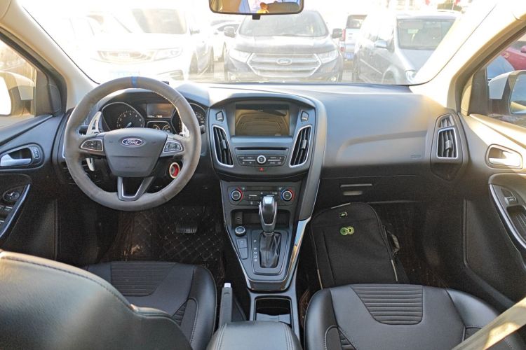 福特 福克斯 2018款 三厢经典 EcoBoost 180 自动精英型中控内饰12