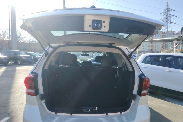 道奇 酷威 2016款 2.4L 两驱旅行版机舱底盘23