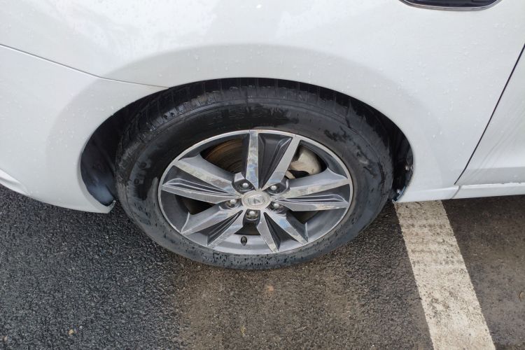 长安 逸动 2016款 1.6L 自动风尚型车身外观35