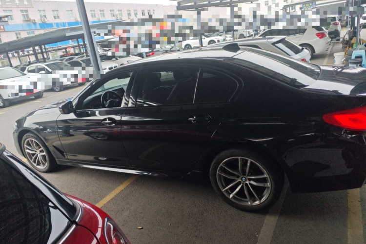 宝马5系 2019款 525Li M运动套装车身外观4