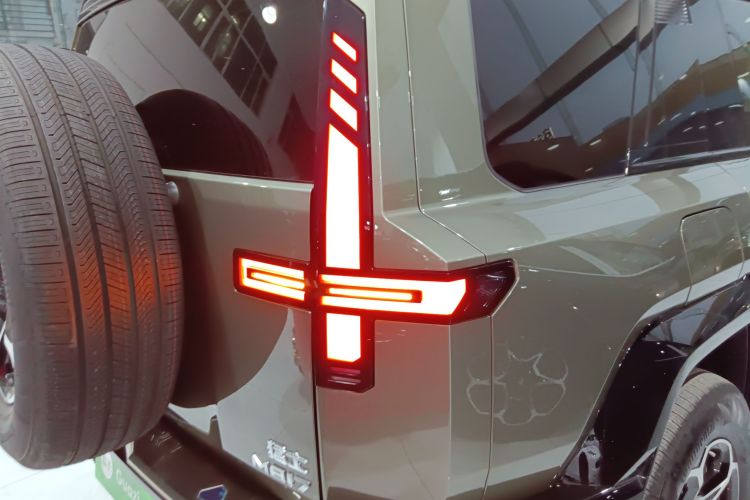 猛士M817 2025款 Hero车身外观9