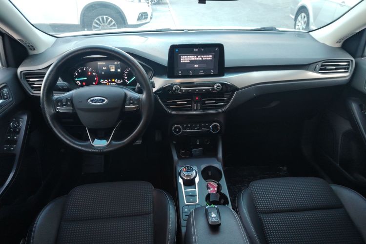 福特 福克斯 2020款 三厢 EcoBoost 180 自动锋潮型中控内饰12