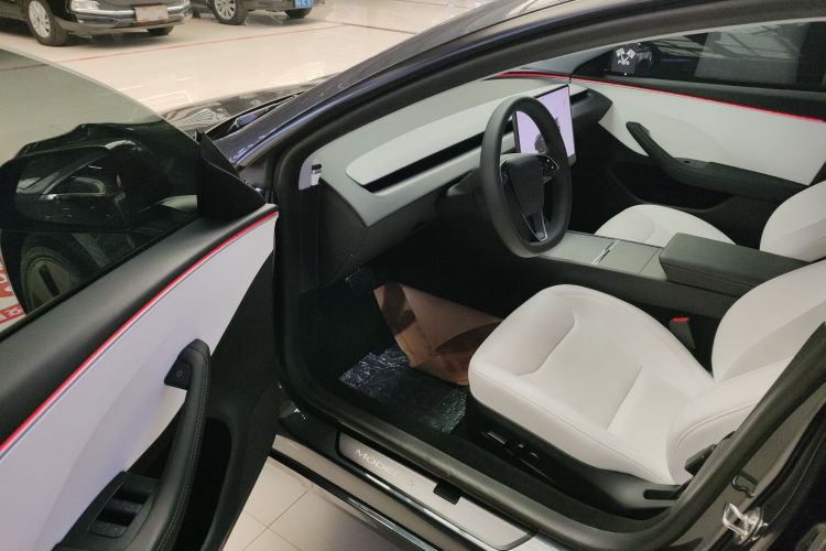 特斯拉 Model 3 2023款 后轮驱动版中控内饰7003