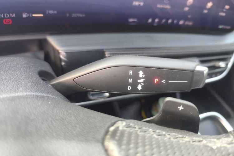 别克 君越 2023款 28T 越尊版中控内饰18