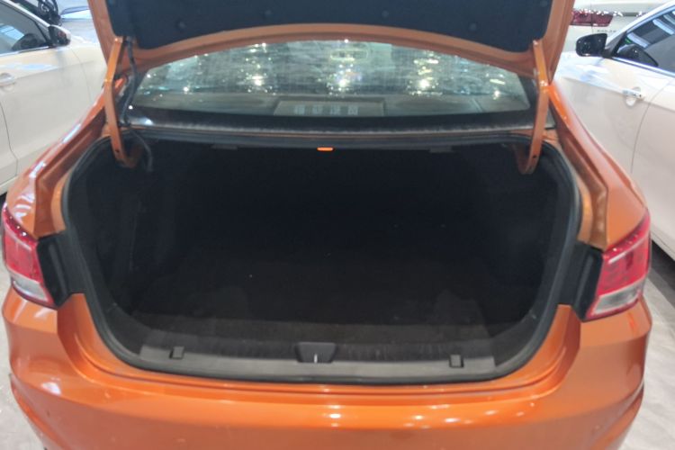 海马 福美来 2015款 1.6L 手动悦尚型机舱底盘23