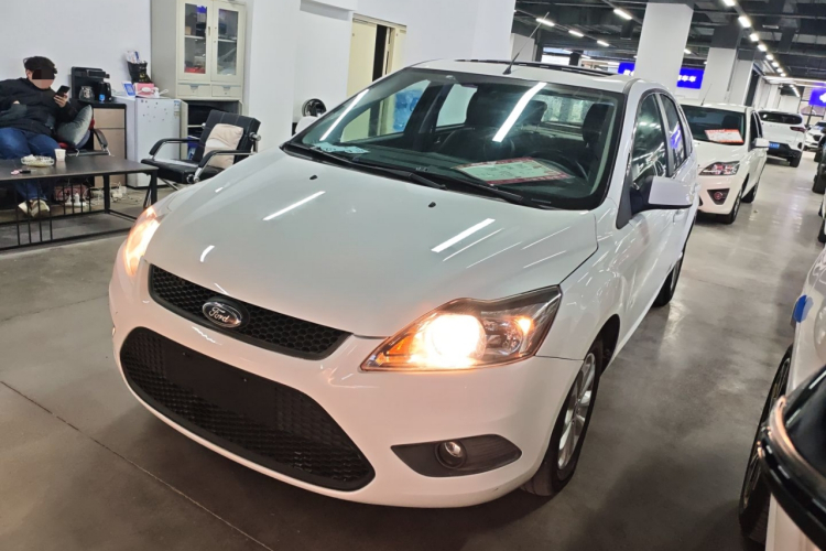 福特 福克斯 2013款 两厢经典 1.8L 手动百万纪念版车身外观1