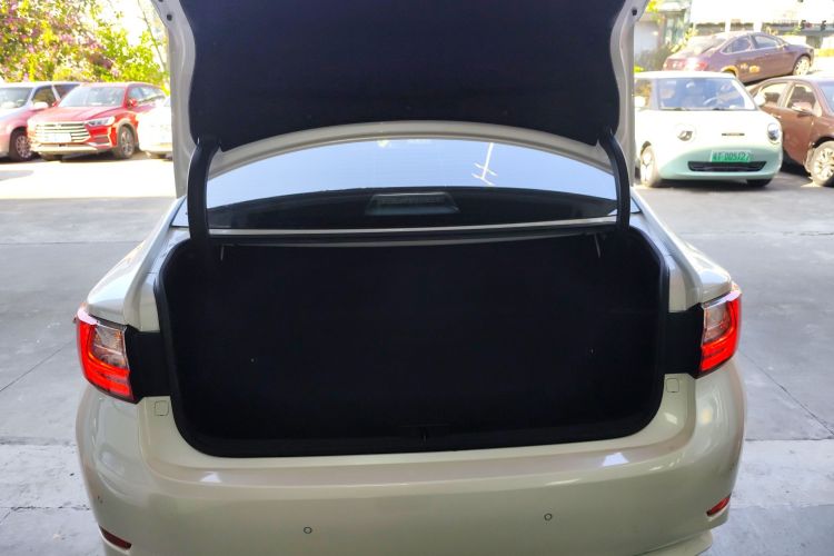 雷克萨斯ES 2017款 300h Mark Levinson舒适版局部细节23