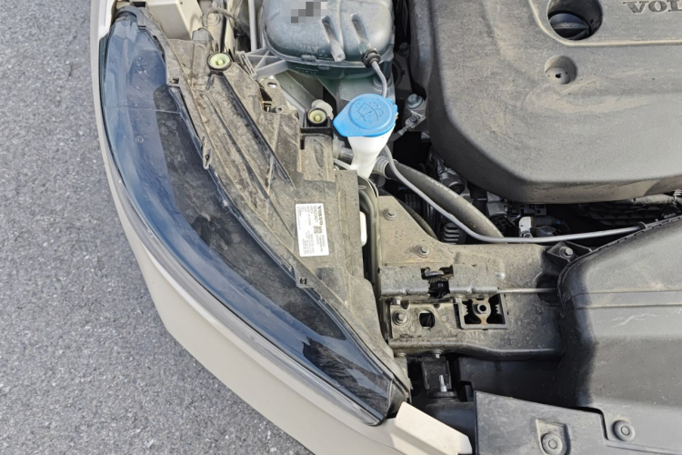 沃尔沃XC40 2025款 B3 智远豪华版机舱底盘25