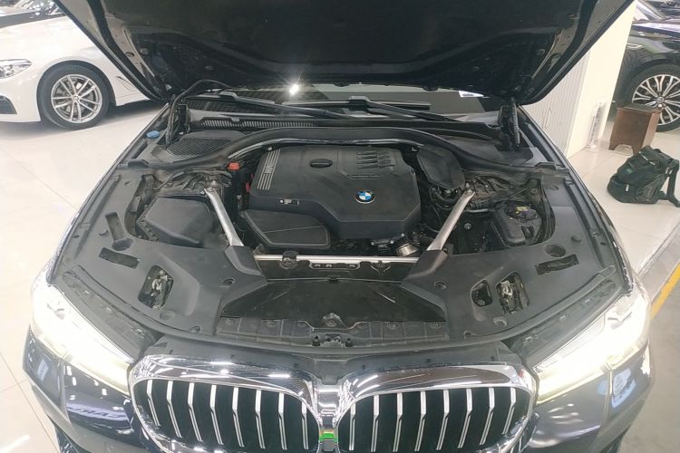 宝马5系 2021款 525Li M运动套装机舱底盘24