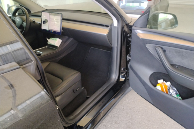 特斯拉 Model Y 2022款 后轮驱动版局部细节9005