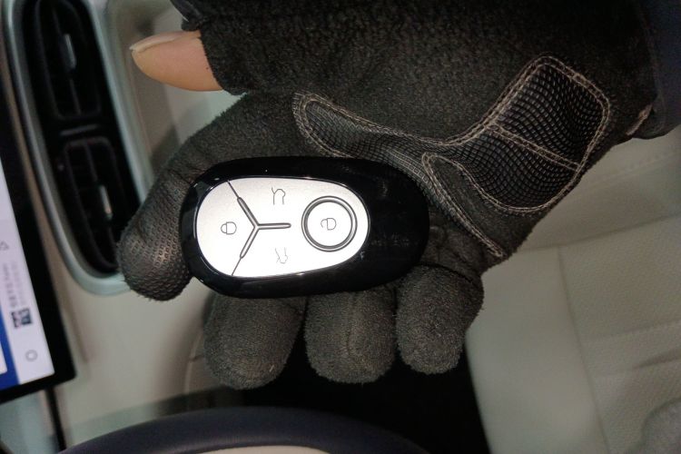 吉利银河 星愿 2025款 UP 410km 探索版中控内饰7001