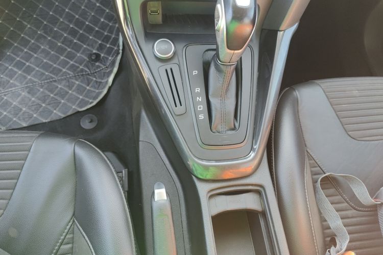 福特 福克斯 2017款 三厢 1.6L 自动风尚型智行版中控内饰18