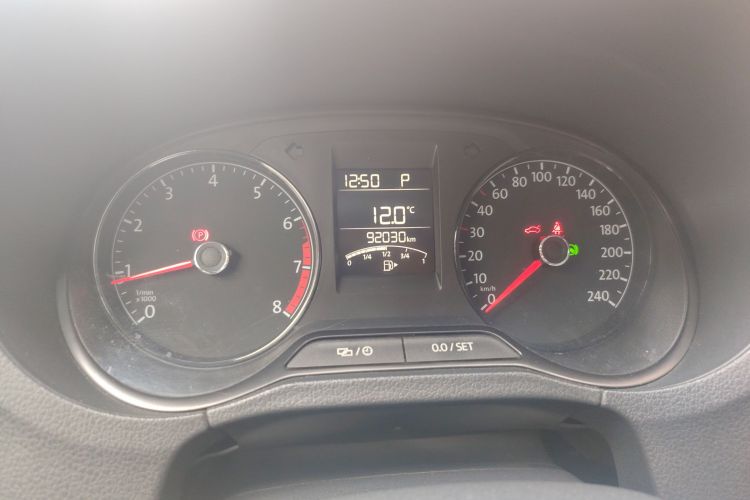 大众 Polo 2016款 1.4L 自动风尚型中控内饰14