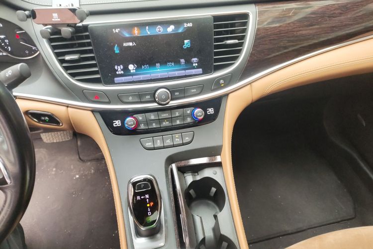 别克 君越 2016款 28T 豪华型中控内饰16