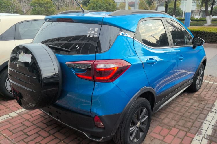 比亚迪 元新能源 2018款 EV360 智联炫酷型车身外观7