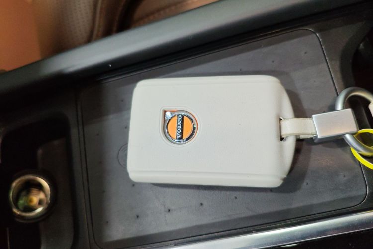 沃尔沃XC90新能源 2023款 T8 RECHARGE 智尊豪华版 7座中控内饰7001