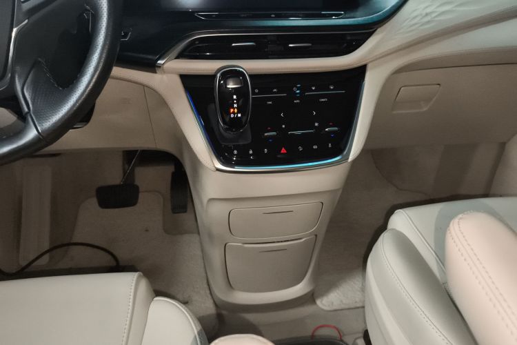 别克GL8 2021款 Avenir艾维亚 七座亲礼版中控内饰18