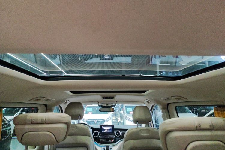 奔驰V级 2018款 V 260 尊贵版 国VI中控内饰22